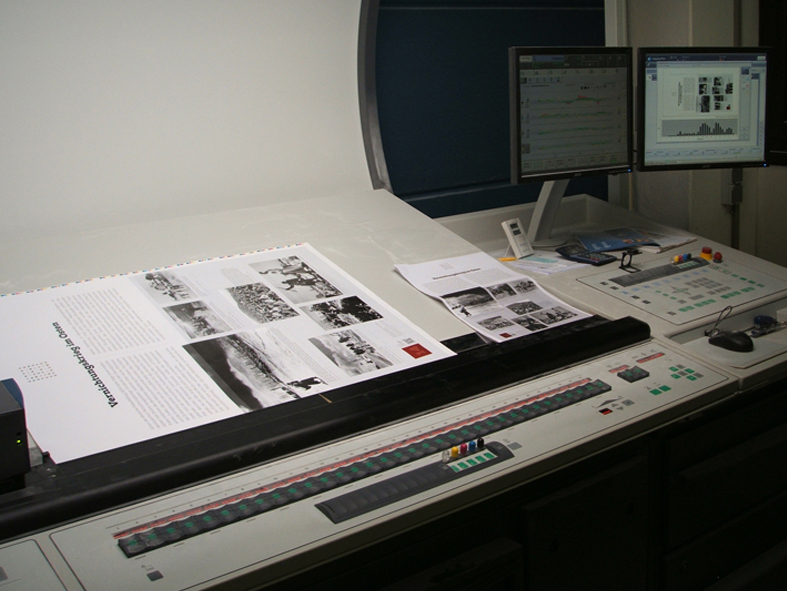 tl_files/verlag-voegel/upload/Impressionen/Bundesstiftung Aufarbeitung/3_Bogenkontrolle.jpg