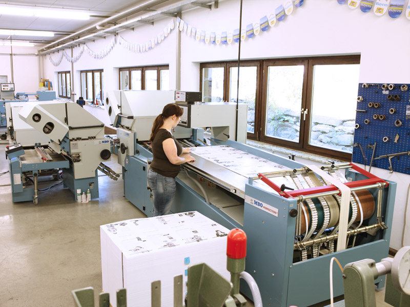 tl_files/verlag-voegel/upload/Sonstige Bilder/falzen.jpg